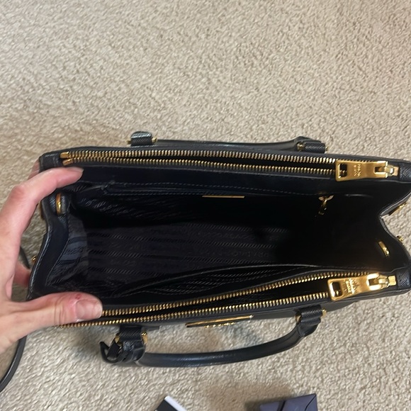 Prada Saffiano Lux - Picture 5 of 9